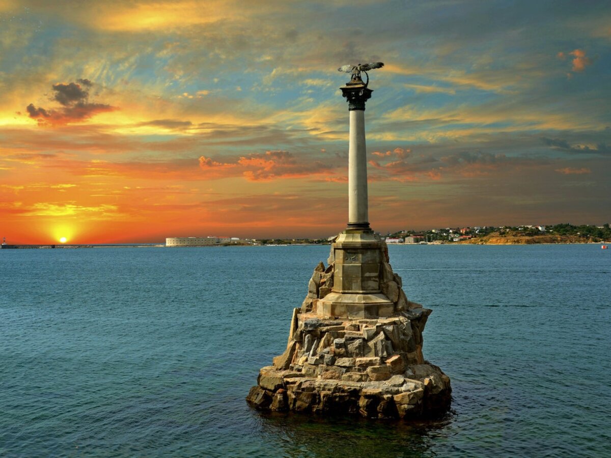 Памятник "Затопленным кораблям" в Севастополе. Фото из открытого доступа.⏩