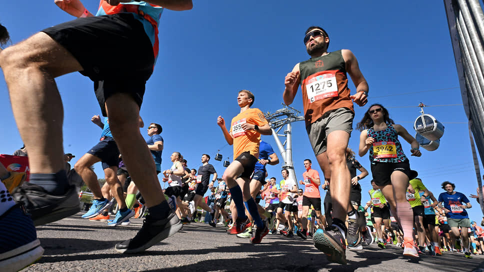    Участники полумарафона Анатолий Жданов/Коммерсантъ