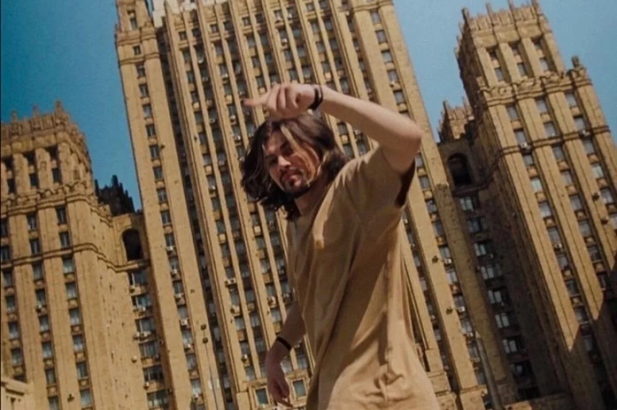    В Москве уличные танцоры станцевали на фоне сталинских высоток