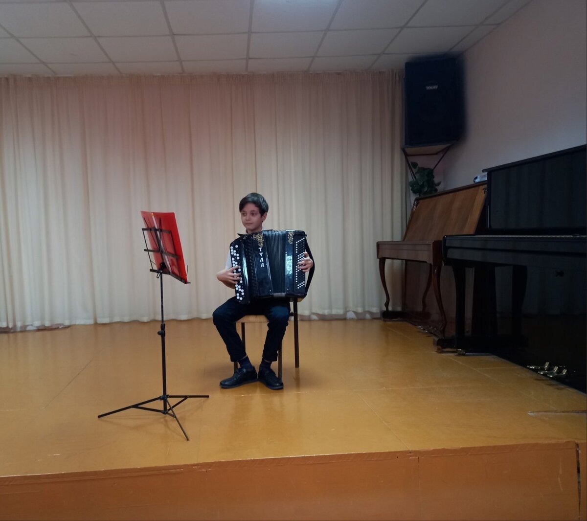 Мой сын играет на баяне. Про музыкальный талант мы бы не узнали ,не попав к замечательному педагогу