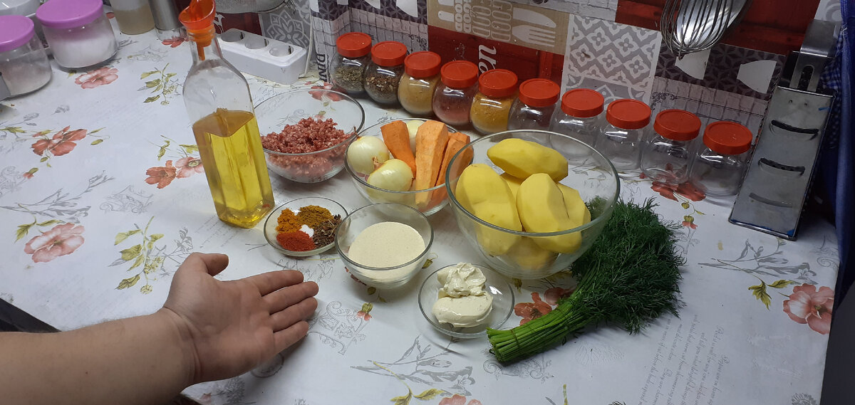 Здравствуйте дорогие друзья!!! Давайте сегодня приготовим блюдо национальной русской кухни"Суп сливочный с фрикадельками" Итак приступим к приготовлению,  что нам для этого понадобиться: 1.