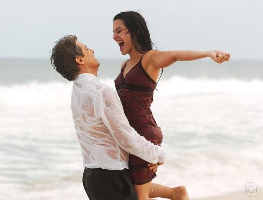 Первый поцелуй Лурдиньи и Глауко в море. Хитрая Лурдинья сделала вид, что хочет утопиться в море из-за несчастной любви. Фото с интернета. 