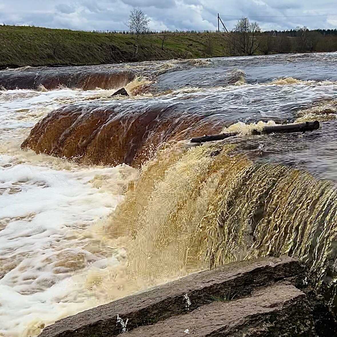 БОЛЬШОЙ ТОСНЕНСКИЙ ВОДОПАД - маленький Ниагарский, где находится и как  добраться. | ChirkinBlog | Дзен