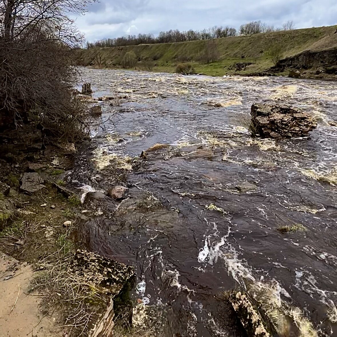 БОЛЬШОЙ ТОСНЕНСКИЙ ВОДОПАД - маленький Ниагарский, где находится и как  добраться. | ChirkinBlog | Дзен