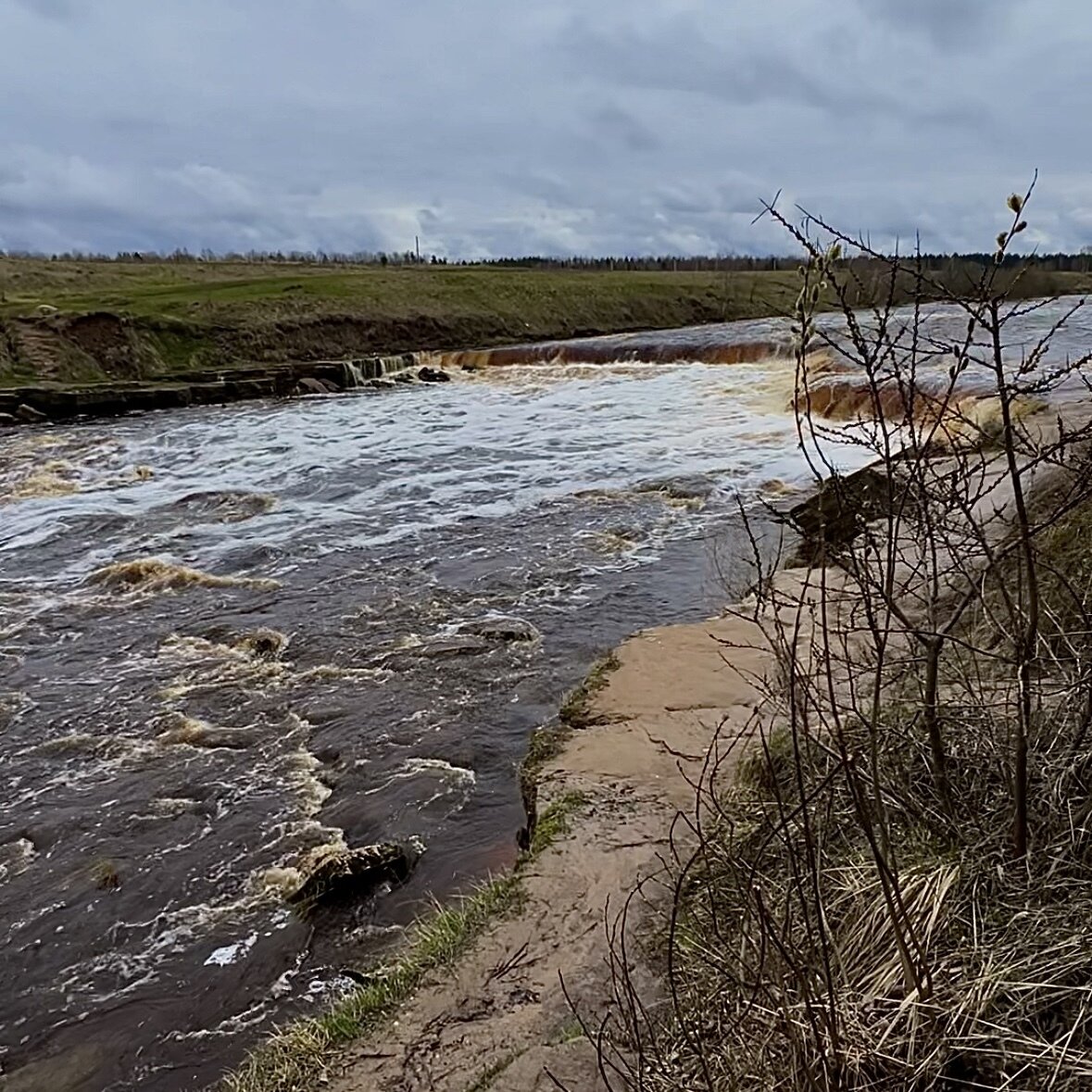 БОЛЬШОЙ ТОСНЕНСКИЙ ВОДОПАД - маленький Ниагарский, где находится и как  добраться. | ChirkinBlog | Дзен