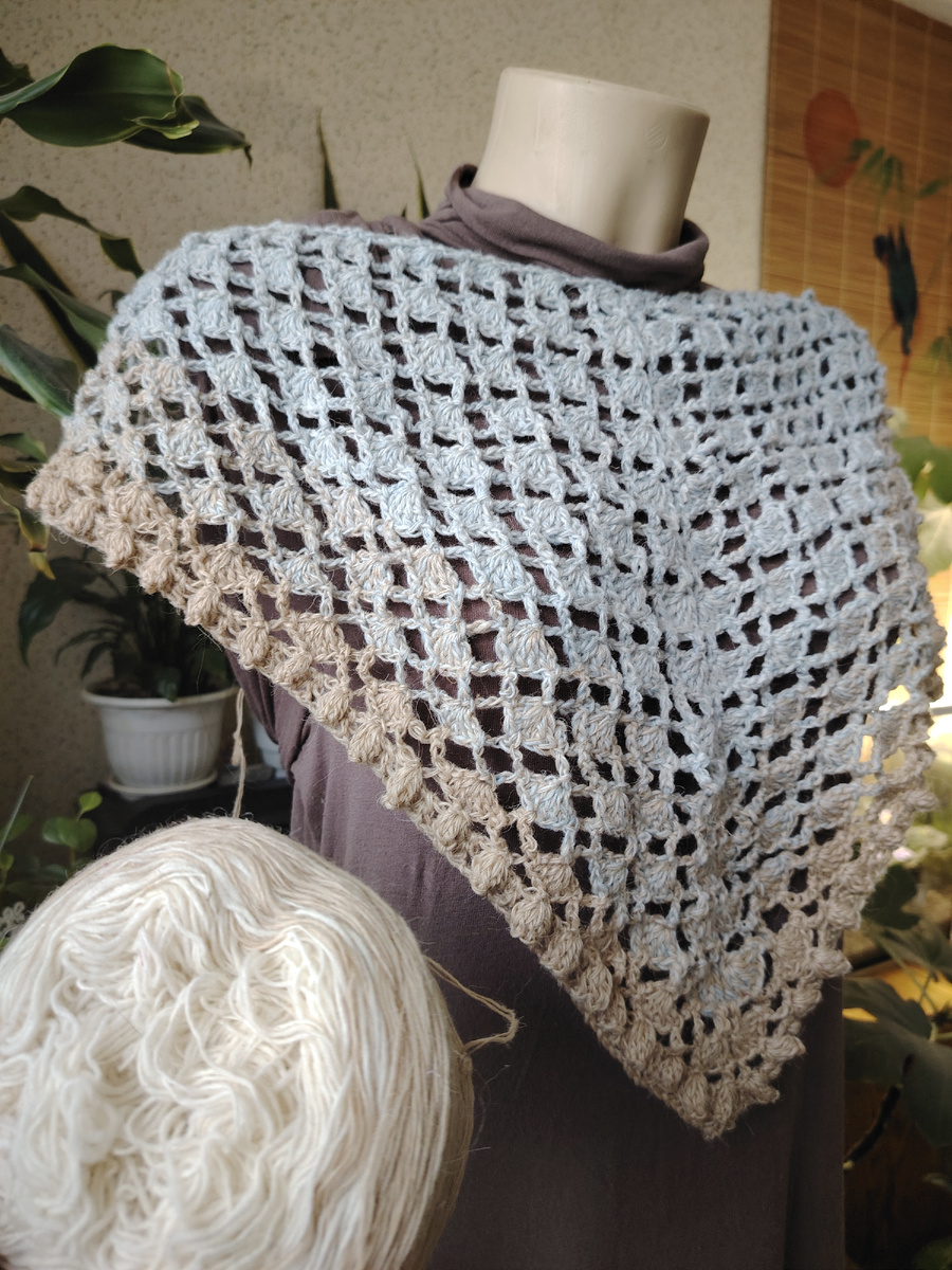 Пряжа Рассказовская. Состав: акрил-5%, шерсть ангорской козы-95%. Фото автора 