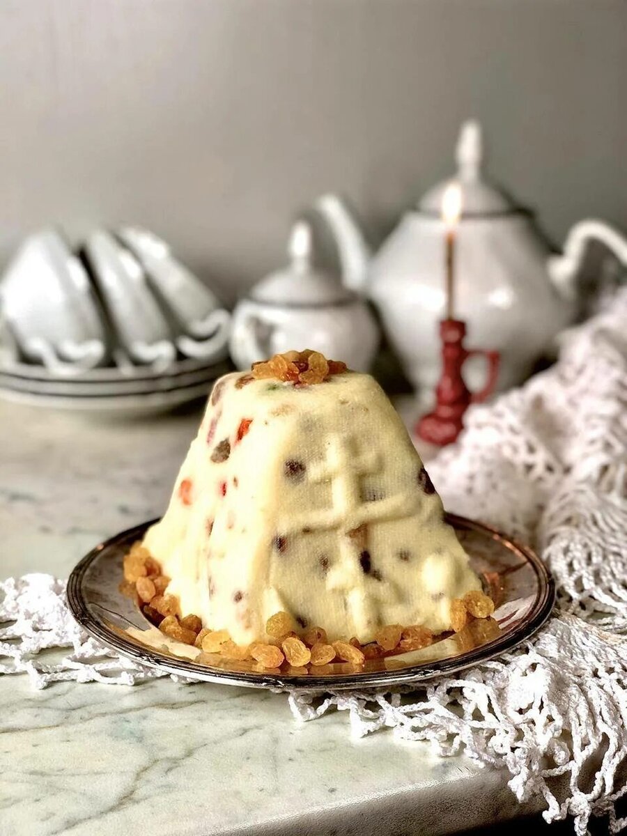 Просто рецепт пасхи вкусный. Пасха творожная Царская заварная. Творожная Пасха с цукатами. Пасха творожная заварная. Творожная Пасха Рафаэлло.