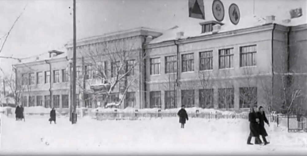 Город Сызрань. Школа №1 на ул. Советской (сейчас школа №14). Фотография 1950-х годов.