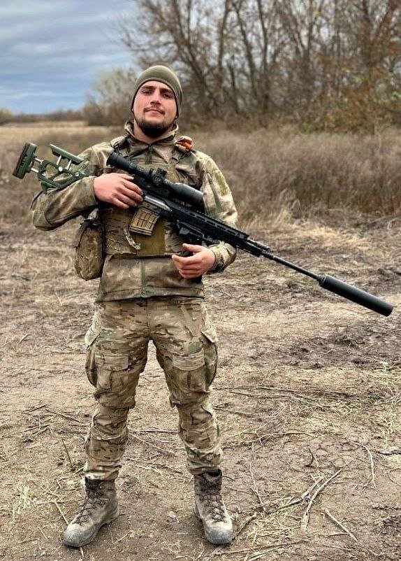 Снайпер Александр Акопян с позывным «Ара»