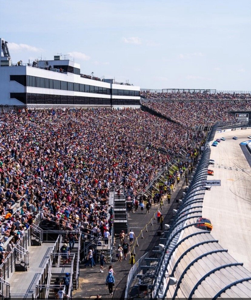 Сегодня в выпуске:  – IndyCar – Children’s of Alabama, Бирмингем, штат Алабама
- NASCAR – Würth 400, Довер, штат Дэлавер
- Формула Е – ePrix Monaco  1.-13