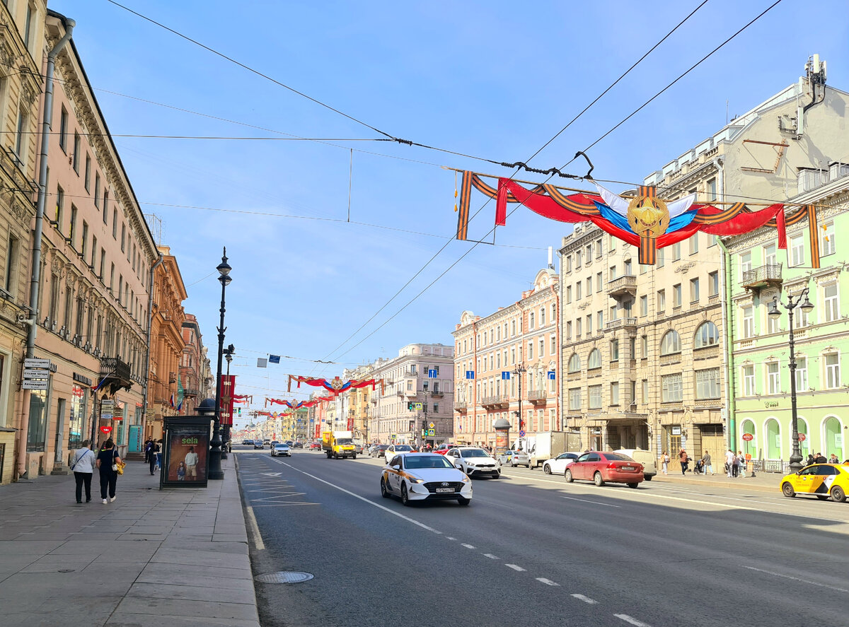 Практически безлюдный Невский Проспект, фото автора