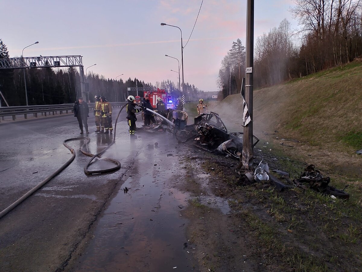 Приора» выгорела вместе с водителем после ДТП на «Сортавале» | Мегаполис  онлайн | Дзен