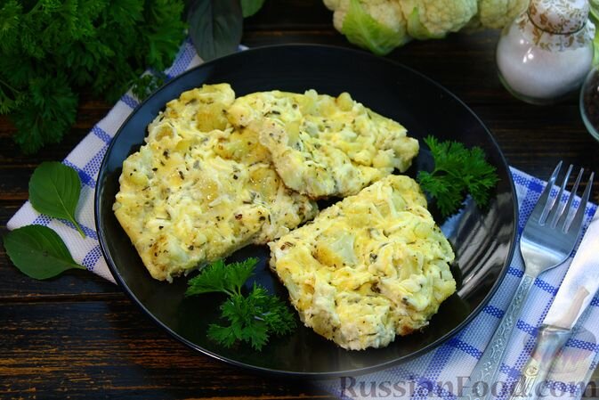 капуста цветная, яйца, сыр плавленый, молоко, чеснок, базилик сушёный, перец молотый, масло растительное, соль