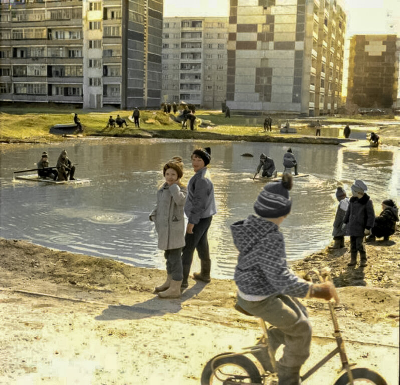 Советский Союз занимал почти одну шестую территории Земли и просуществовала на карте мира почти 70 лет. За историю его существования было много светлых моментов, но и без трагедий не обошлось.-2