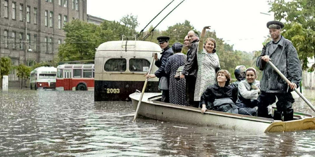 Атмосферные фотографии жизни Советской Москвы и ее жителей. 20 раскрашенных фотографий.