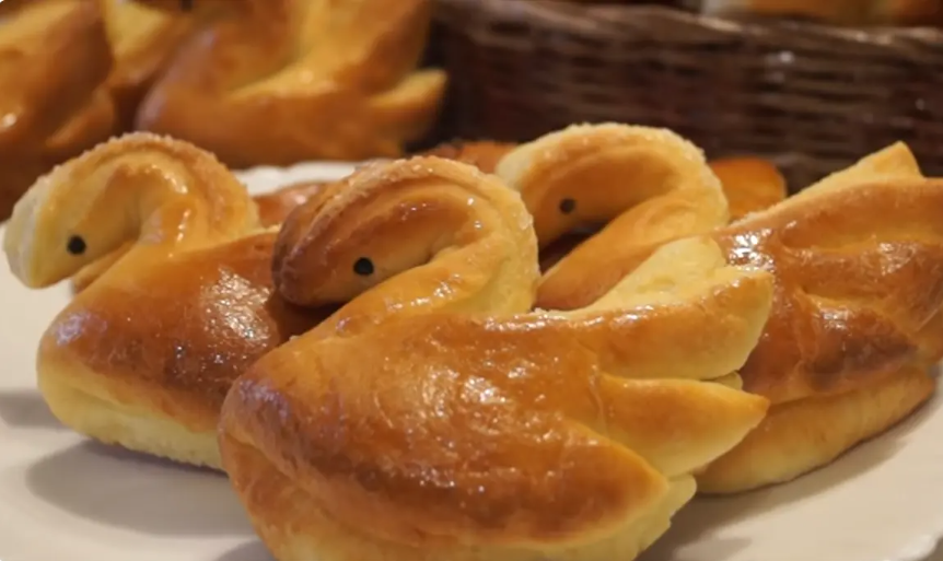 Булочки "Лебеди" станут украшением Пасхального стола. Тесто пышное, невесомое, наивкуснейшее...