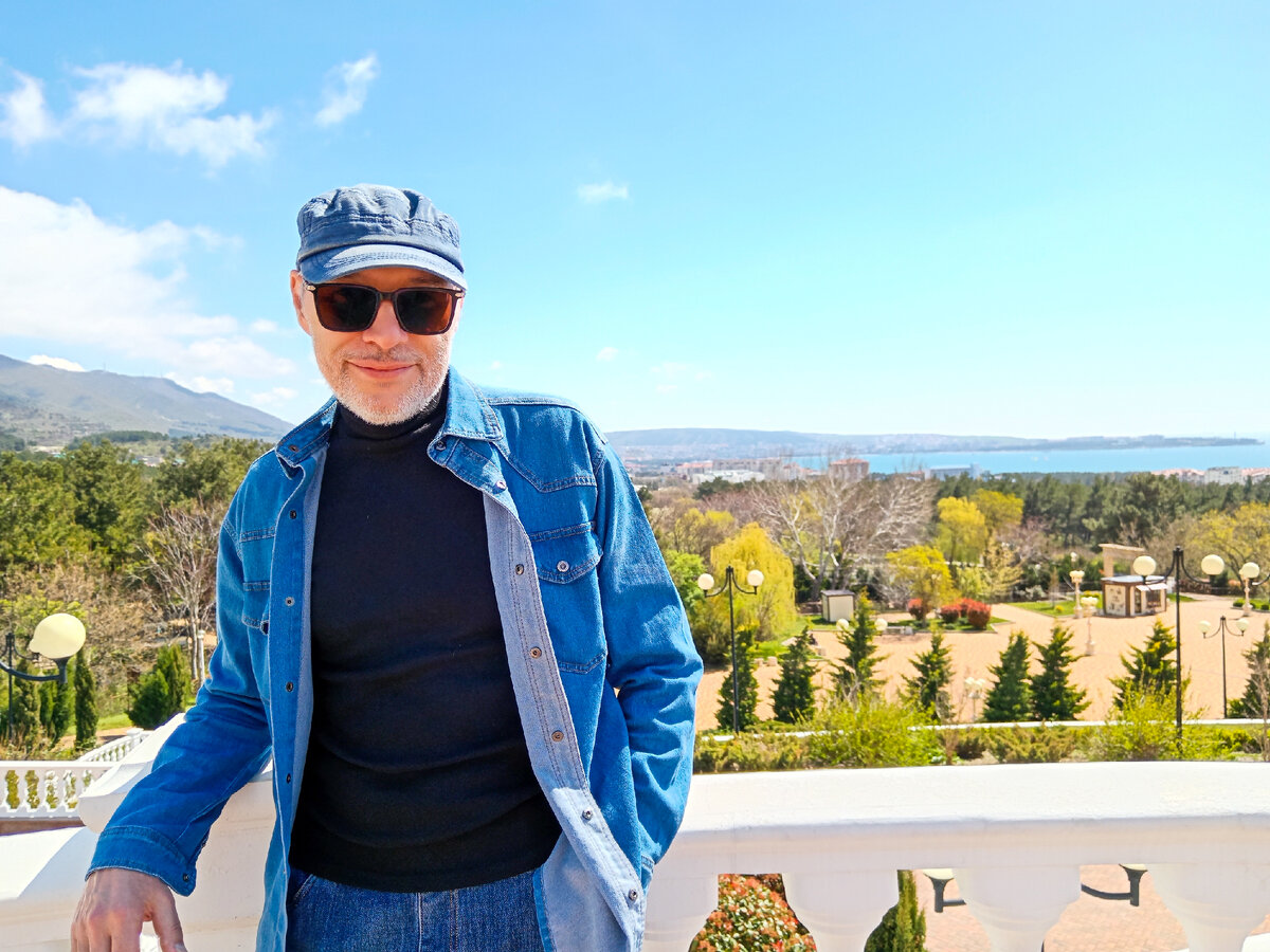 Андреевский парк в апреле, Геленджик (Михаил Лекс, автор рассказа и канала)