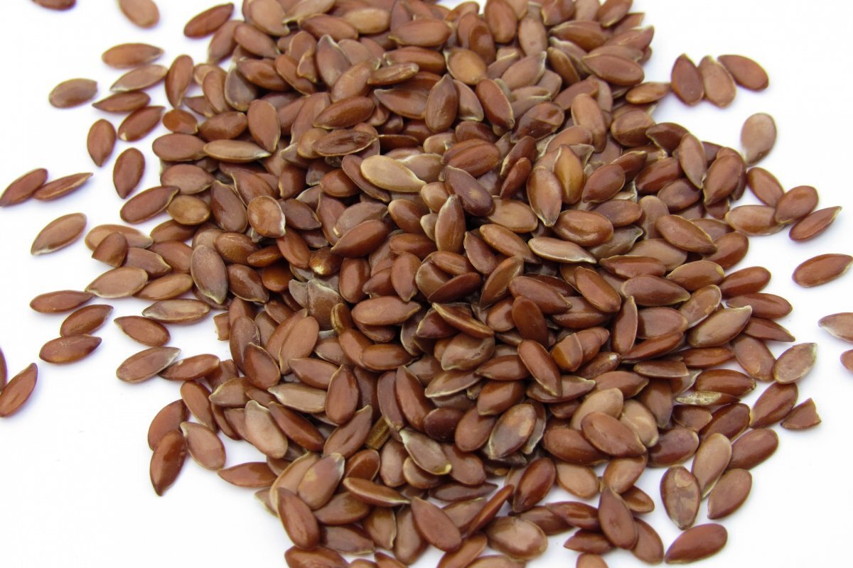 Известно, что льняное семя улучшает пищеварение, помогает в борьбе с запорами. Однако с помощью семян льна можно также снизить артериальное давление.