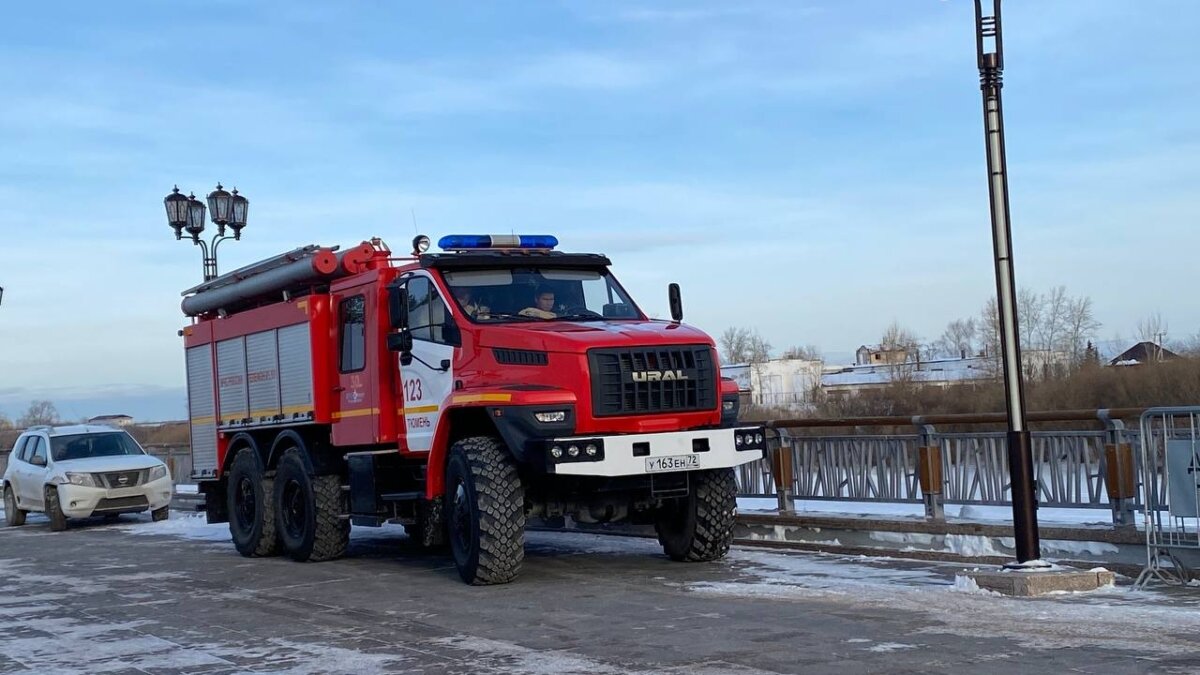 Губернатор Тюменской области поздравил специалистов пожарной службы с  профессиональным праздником | TMN.SM.NEWS | Дзен