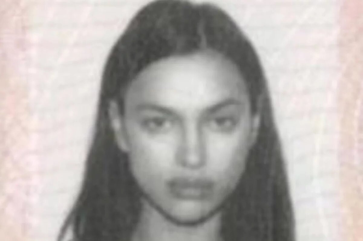    Снимок паспорта Ирины Шейк вызвал массу комментариев.