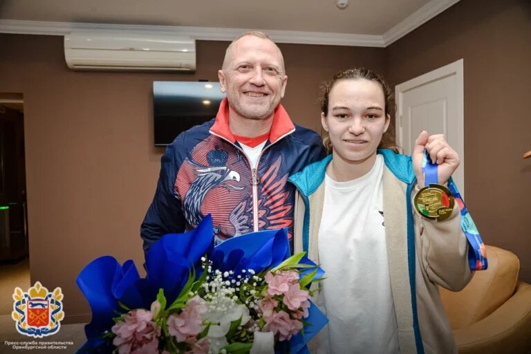    В Оренбурге торжественно встретили чемпионку Европы по плаванию Викторию Ищиулову Кристина Просвиркина
