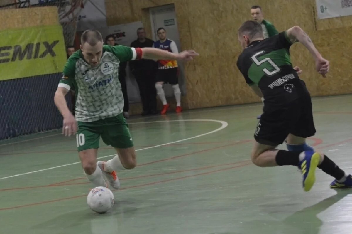    В мурманской Лиге мини-футбола победила команда из Апатитов