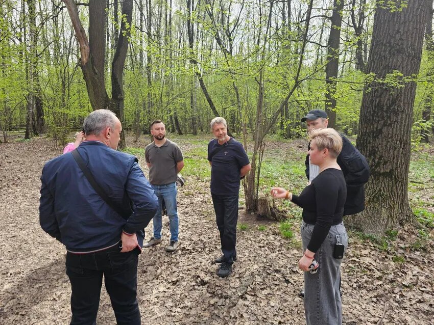 ВЫЖИВШИЕ РЕШИЛИ УСТРОИТЬ АЛЛЕЮ В БАЛАШИХЕ. ФОТО: "ФОНД ПОДДЕРЖКИ ВЕТЕРАНОВ ВОВ И ВЕТЕРАНОВ ТРУДОВОГО ФРОНТА "ЗАЩИТА"