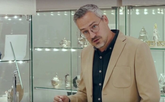  Павел Савинков в фильме «Загадка Цезаря». / Фото: kino-teatr.ru