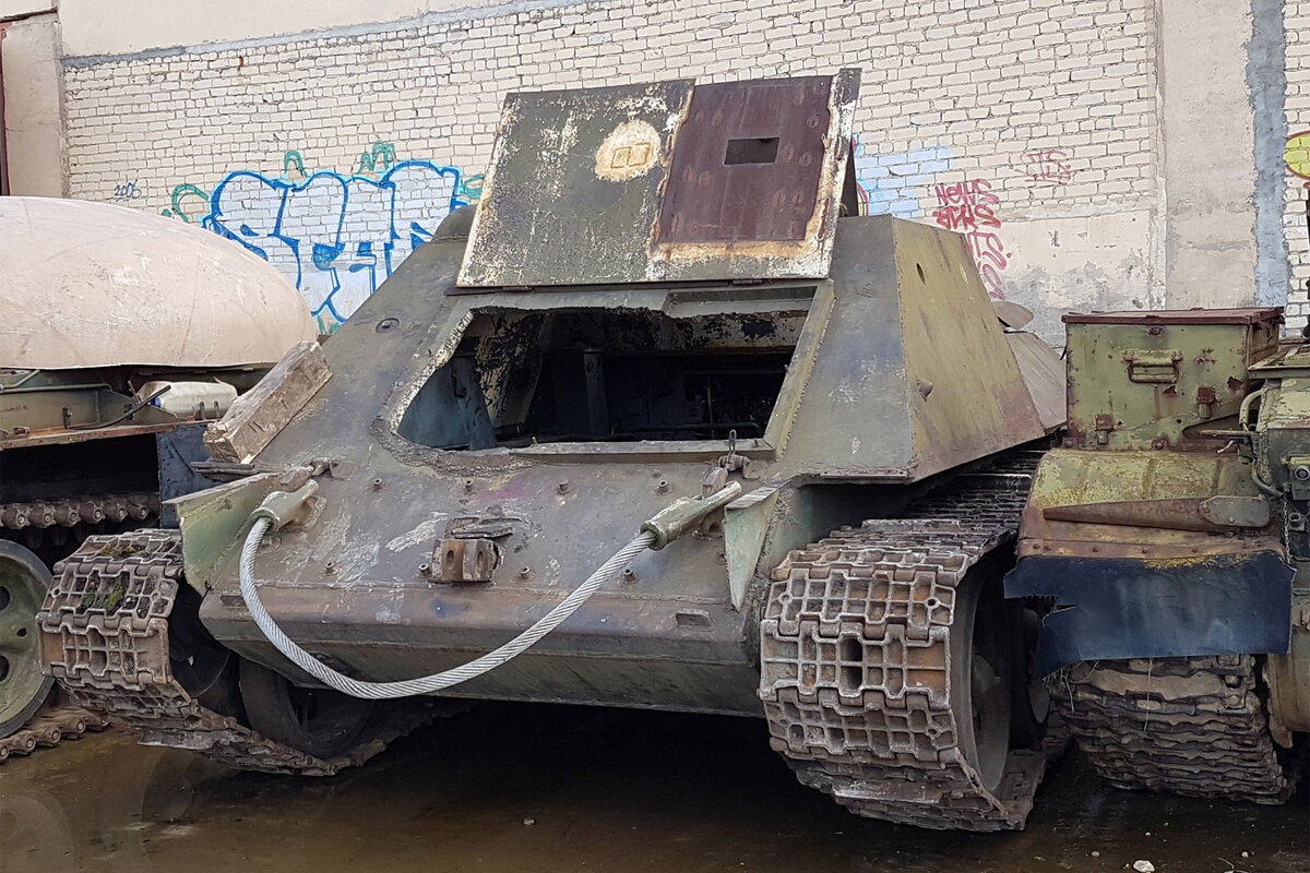 Бывший тягач восстановительного поезда №10. 