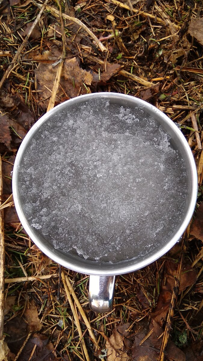 Чайно-обеденная заготовка. Кипятком заливаю пюре + твёрдый сыр, галеты, шоколад к чаю