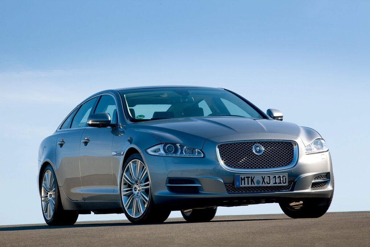Дорестайлинговый Jaguar XJ (X351)