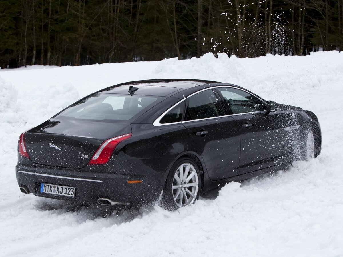 Дорестайлинговый Jaguar XJ (X351)