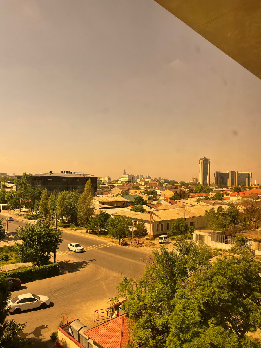 Вид из нашего окна в гостинице в Ташкенте