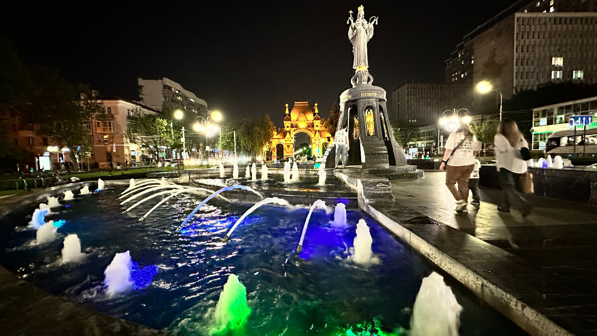 Парочку фото Краснодара вечером 