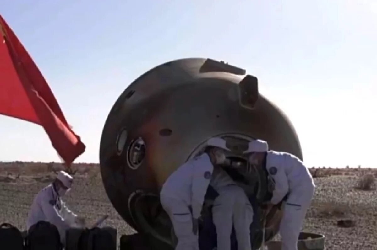    Экипаж китайского космического корабля «Шэньчжоу-17» вернулся на Землю