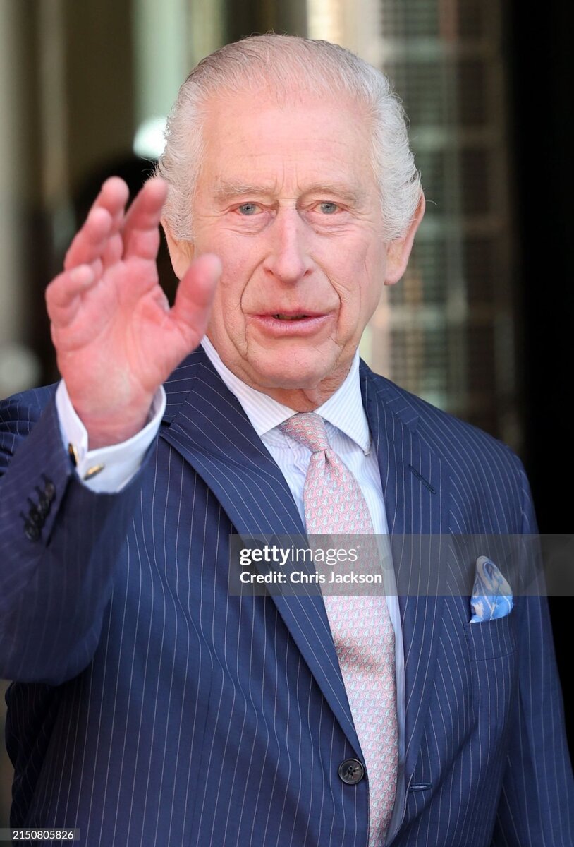 Король Чарльз появился на публике: вместе с Камиллой он посетил ...