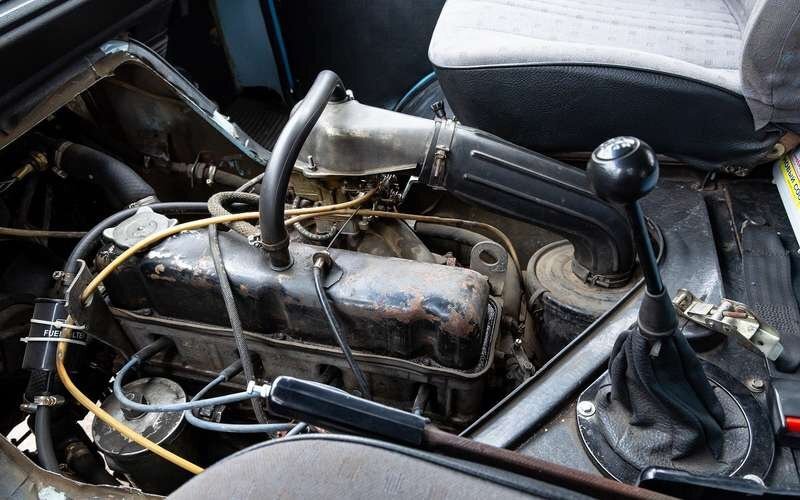    На автомобиле установлен двигатель ЗМЗ, такой же, как на Волге, — мощностью 100 л.с.