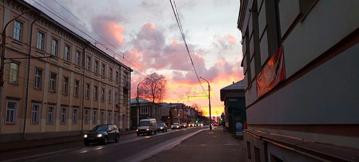 Иду с работы домой. Вечер, Кострома. Закат.