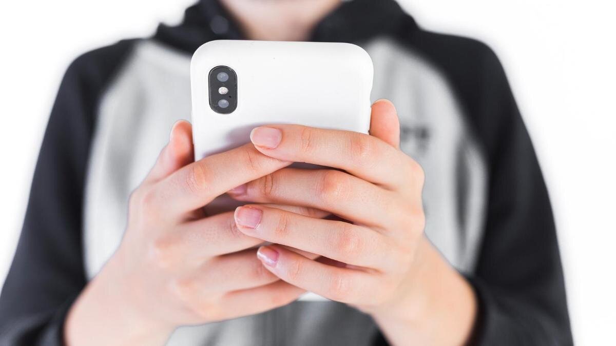    Белый телефон:Freepik