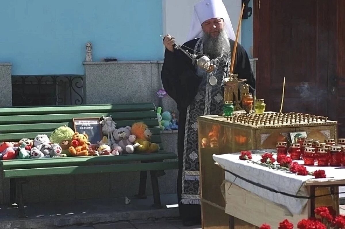    Панихида прошла в Екатеринбурге на 40-й день трагедии в «Крокусе»