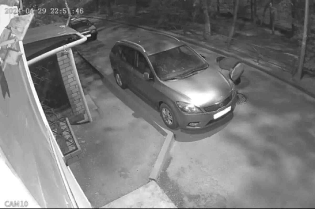    В Волгограде попали на видео подростки, разбившиеся на электросамокатах