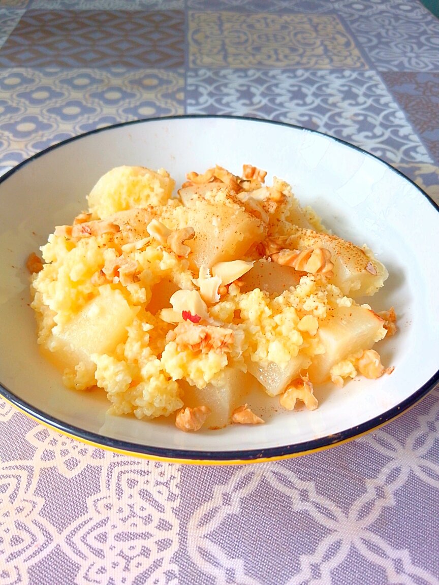 Пшенная каша с грушей и орехами