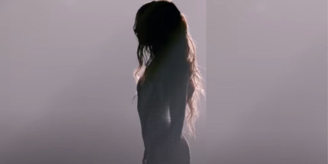 Весь Китай у её ног. Жители Поднебесной восхищаются российской девушкой - Мари Краймбрери (автора-исполнителя своих песен)