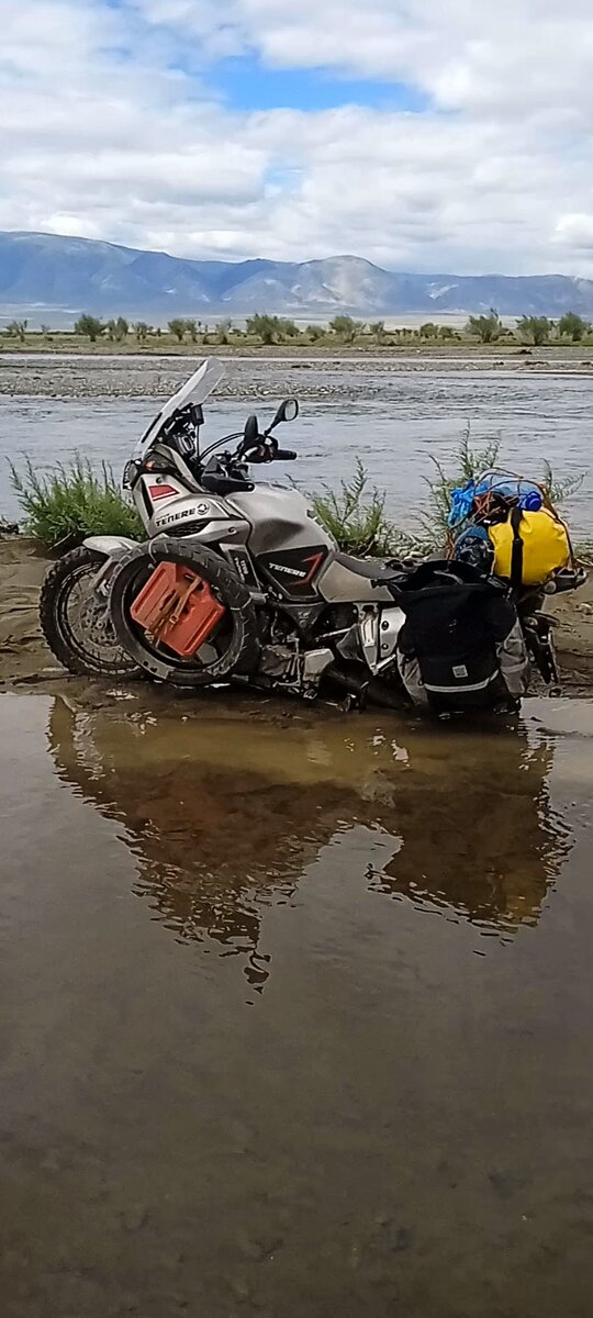 На заднем плане основное русло и таких ещё три 