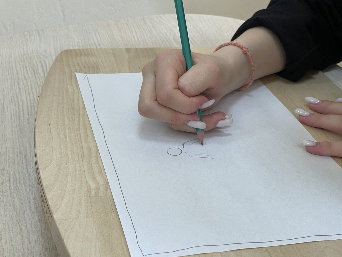 Одна из проблем современных школьников - это неправильный захват карандаша и ручки во время письма. Это реальная проблема, которую сегодня слабо осознают дети и даже учителя!