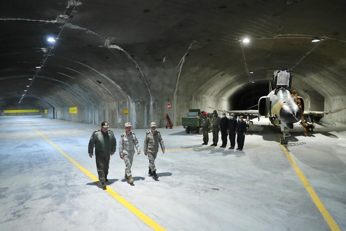 Подземная авиационная база Oghab 44 в Иране