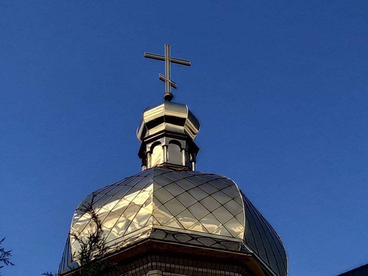 В храмах в эти дни идут особые богослужения 