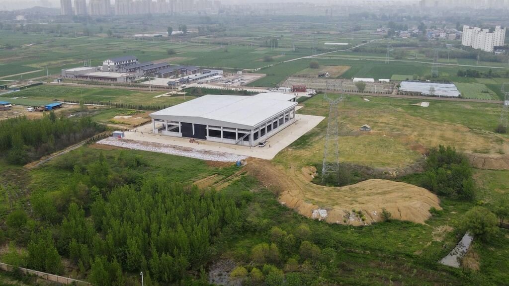 Место раскопок в Хуайнань в китайской провинции Аньхой вокруг которого построили ангар, чтобы защитить от внешних условий