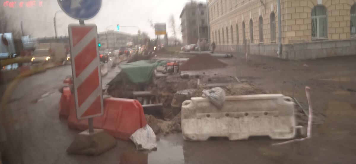 Бесконечные ремонтные работы на проспекте