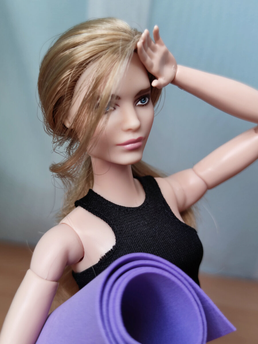Barbie Наталья Водянова занимается йогой